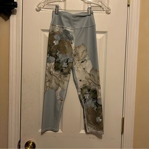 k.alleylifestyle Women’s👱🏽‍♀️PasteyGreen w BrownTan&Black PatternedCapri👖SzXS